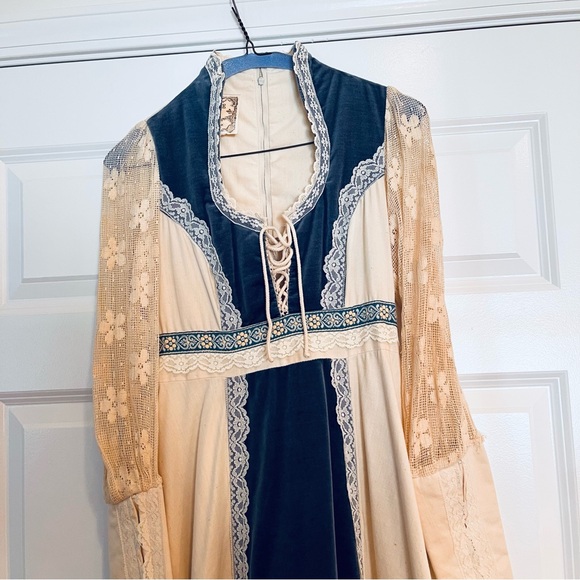 VTG 1970s Gunne Sax by Jessica Maxi Dress Small Lace Sleeves Ivory + Blue Velvet - Picture 2 of 16